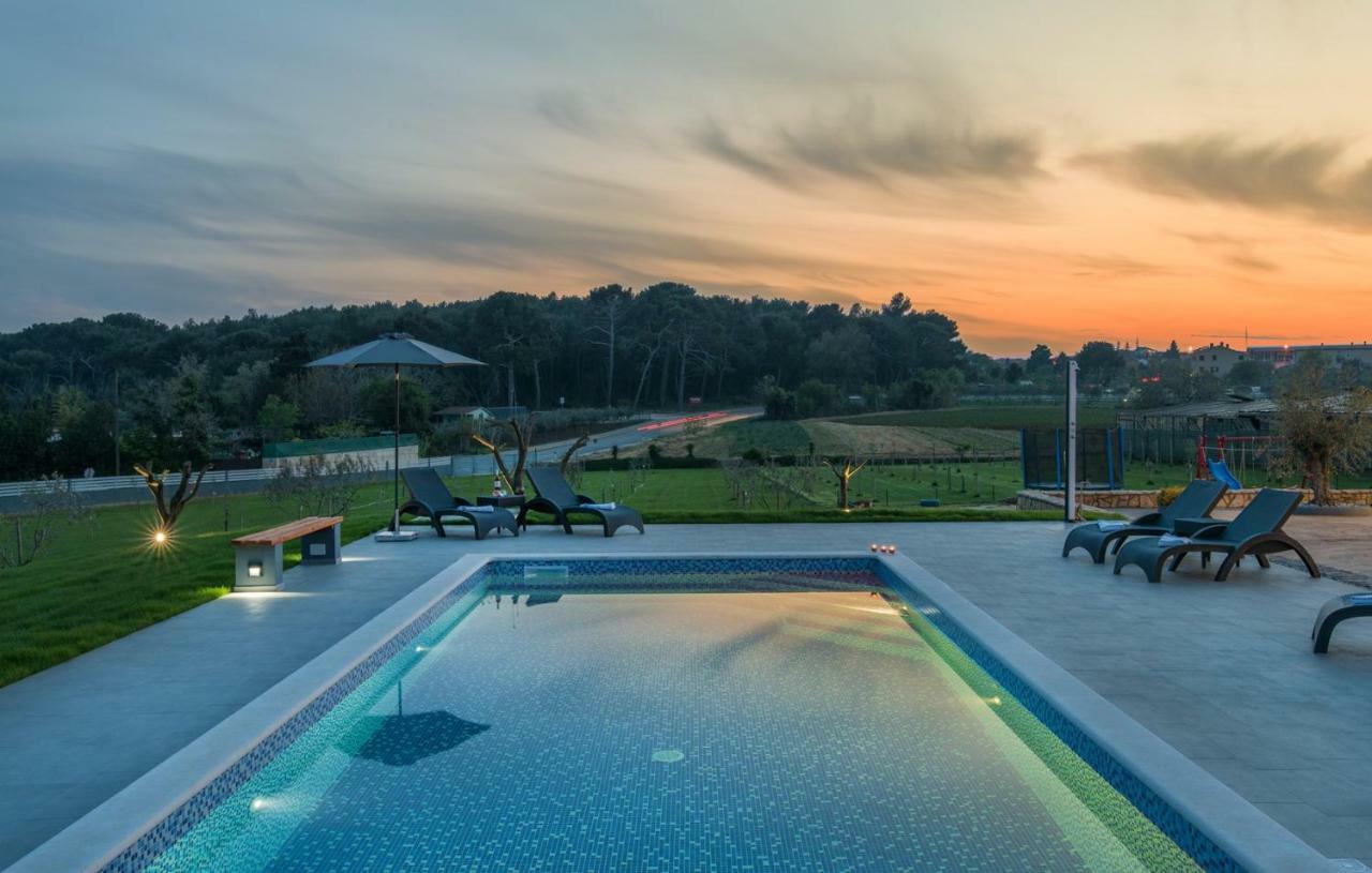 Sea View Apartments With Shared Pool Pomer Ruang foto