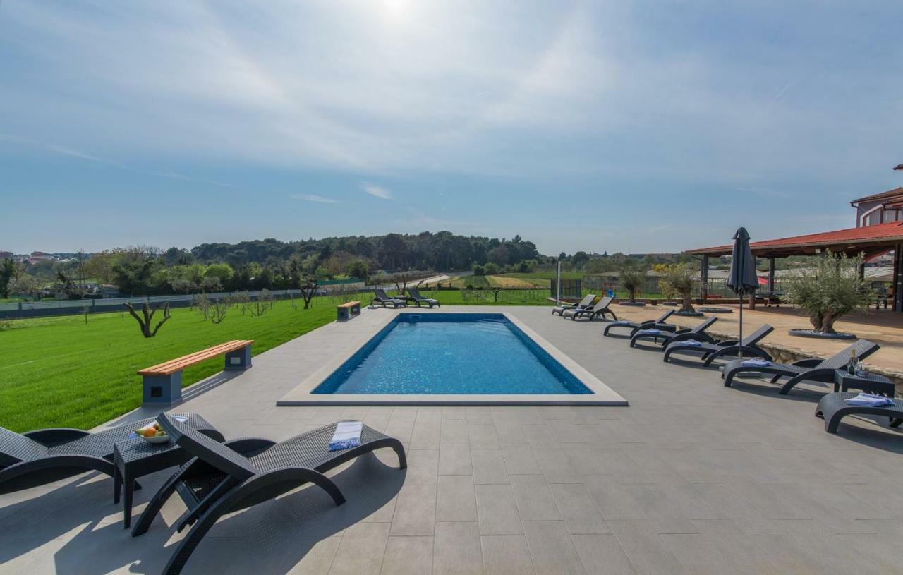 Sea View Apartments With Shared Pool Pomer Ruang foto