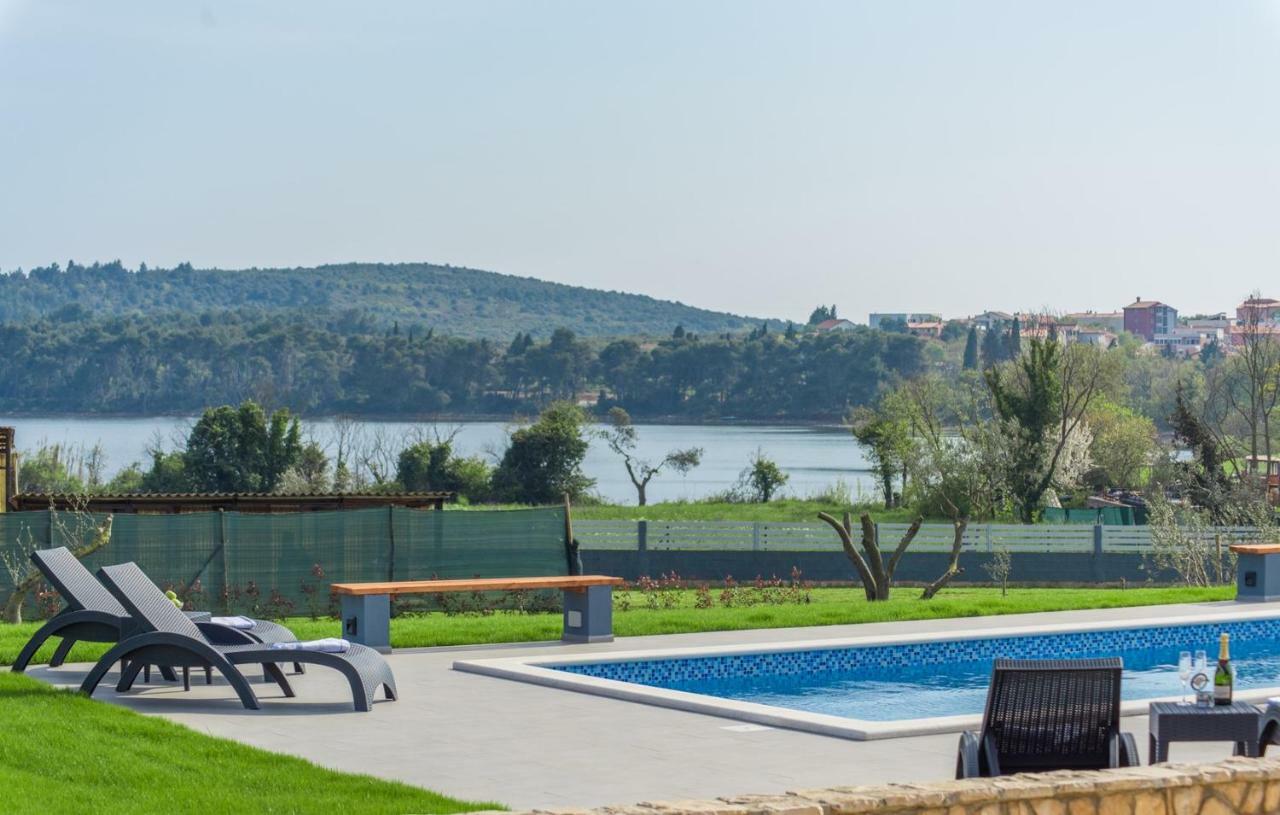 Sea View Apartments With Shared Pool Pomer Bagian luar foto